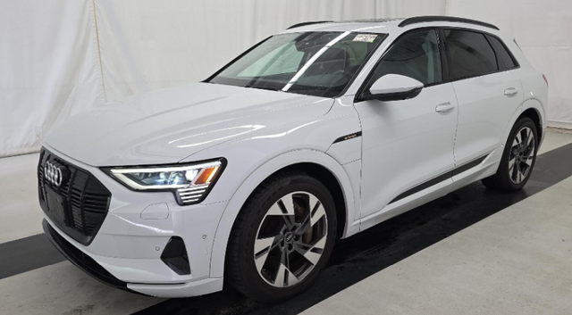 Glacier White 2022 Audi e-tron Premium quattro AWD SUV / Crossover All-Wheel Drive Automatic