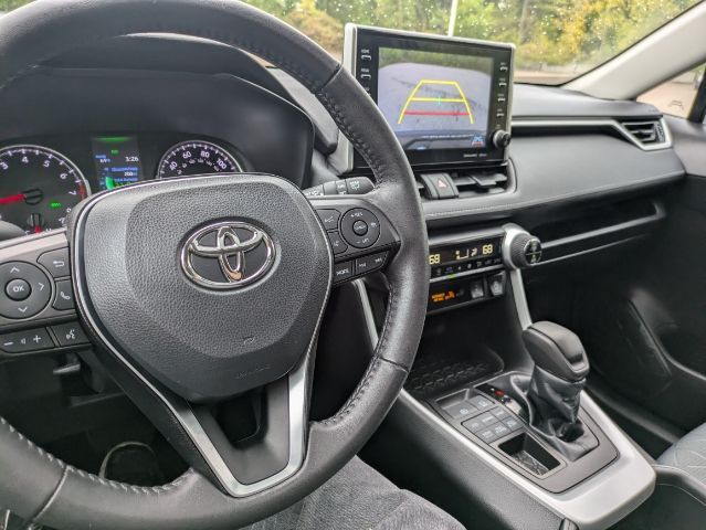 2022 Toyota RAV4 XLE 34