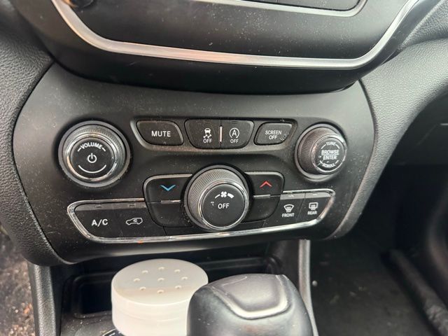 Used 2020 Slate Blue Pearlcoat Jeep Latitude Plus image 8