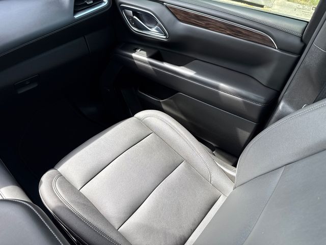 Used 2023 Black Chevrolet Z71 image 16