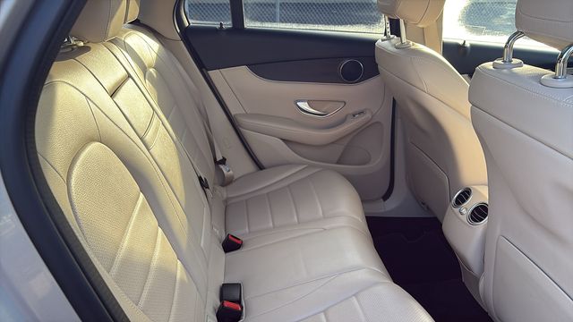 2022 Mercedes-Benz GLC GLC300 - Photo 29