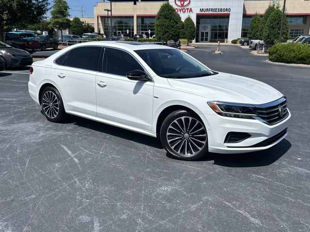 White 2022 Volkswagen Passat Sedan Front-Wheel Drive 6-Speed Automatic