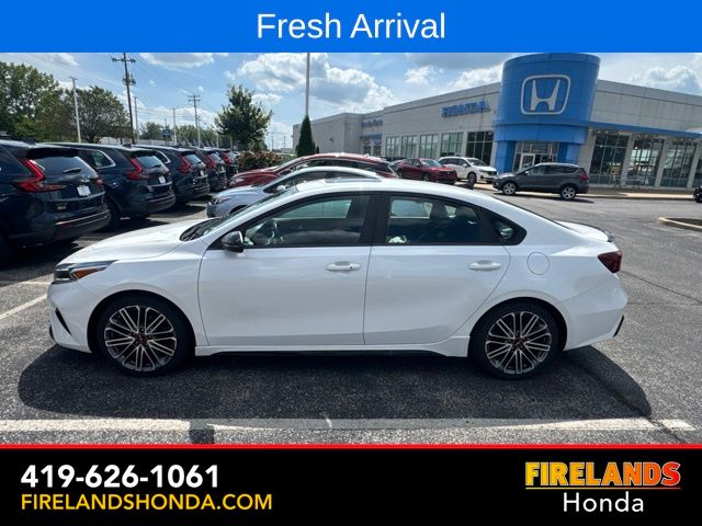 2022 Kia Forte Blanco (Snow White Pearl) Sedán Tracción delantera 7 velocidades Automática