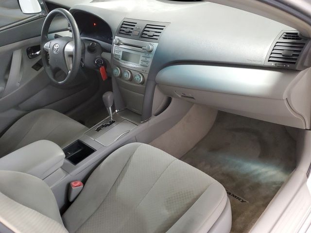 Used 2009 Gray Toyota LE image 21