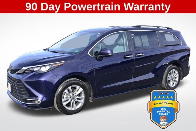 2024 Toyota Sienna XLE's photo