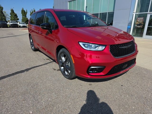 2026 Chrysler Pacifica Select - Pr6 exterior view 3