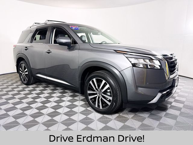 2023 Nissan Pathfinder Platinum 4WD's photo