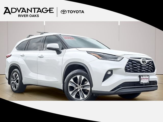 White (Wind Chill Pearl) 2022 Toyota Highlander XLE AWD SUV / Crossover All-Wheel Drive 8-Speed Automatic