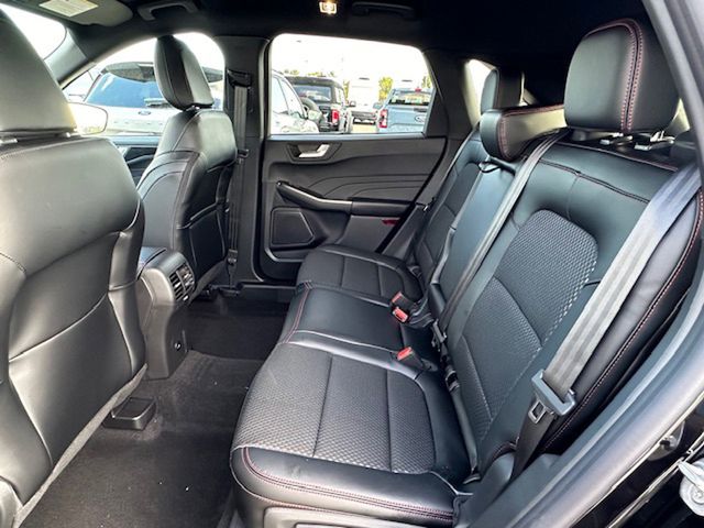 2025 Ford Escape ST-Line photo