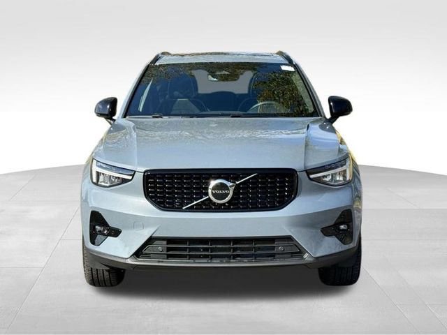 2023 Volvo XC40 B5 Plus Dark Theme 8