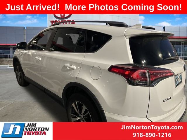 2017 Toyota RAV4 XLE 6