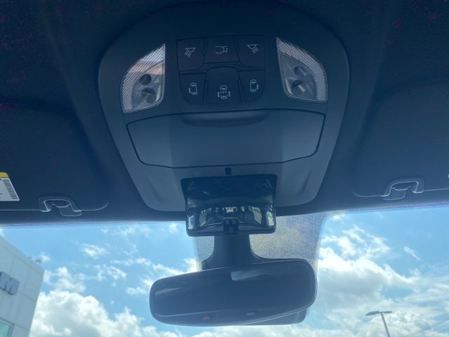 2027 Chrysler Pacifica Select - Diamond Black exterior view 17