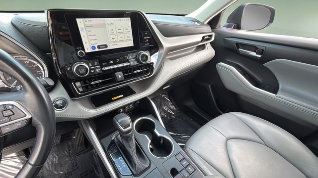 Used 2023  Toyota XLE image 25