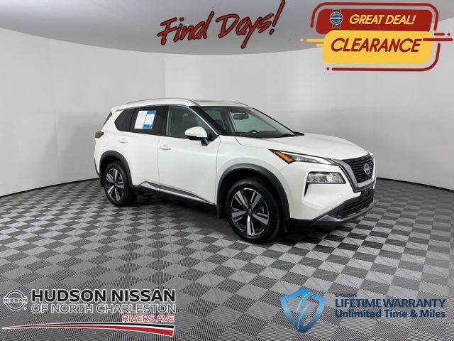 2022 Pearl White Tricoat Nissan Rogue SL SUV