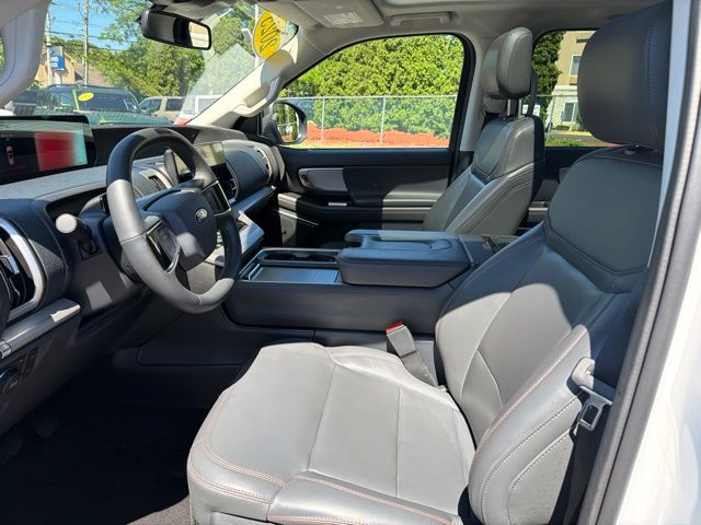 2025 Ford Expedition Active Oxford White - Grieco Acura - Image 18