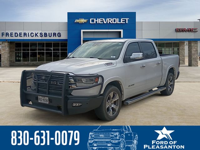 Ivory White Tri-Coat Pearlcoat 2022 RAM 1500 Laramie Crew Cab RWD Pickup Truck 4X2 8-Speed Automatic