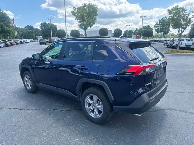 2025 Toyota RAV4 XLE - Photo 11