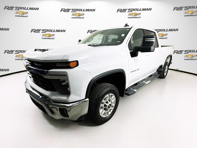 Used 2025 White Chevrolet LT image 3