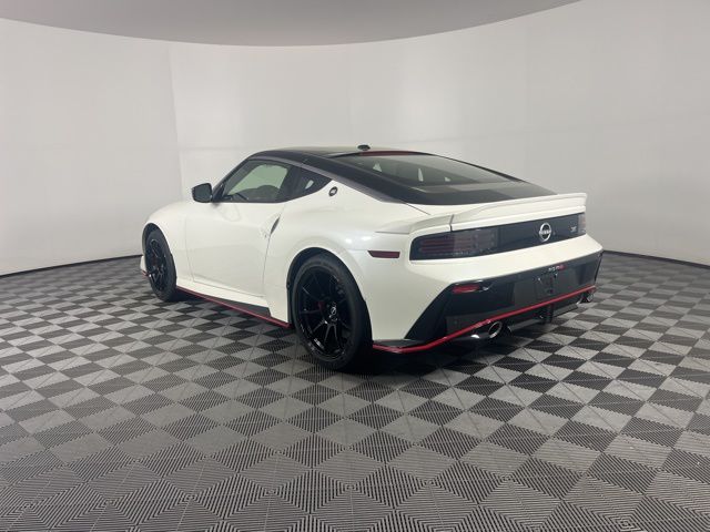 2025 Pearl White Tricoat/Super Black Nissan Z NISMO RWD Coupe