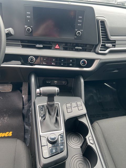 2024 Kia Sportage LX - Fusion Black exterior view 17