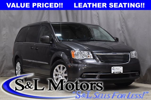 2016 Chrysler Town & Country Touring FWD