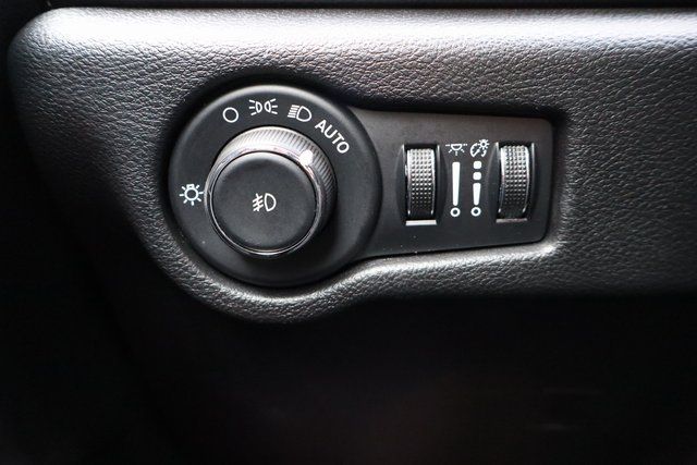 used 2025 Chrysler Pacifica car, priced at $34,500