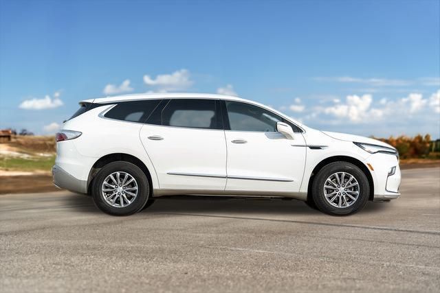 2022 Buick Enclave Essence 8