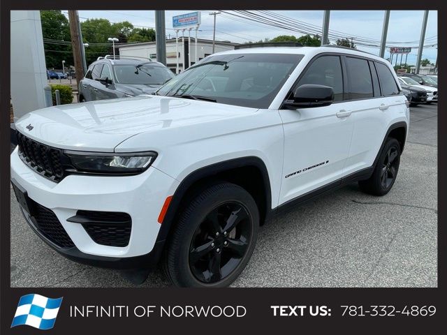  2024 Jeep Grand Cherokee Altitude 4WD   