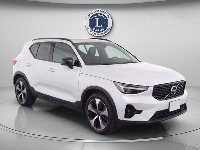 Crystal White 2026 Volvo XC40 B5 Plus AWD SUV / Crossover All-Wheel Drive Automatic