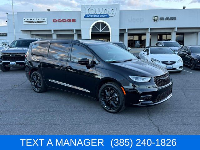 2026 Chrysler Pacifica Select AWD