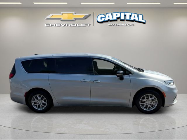 Used 2024 Silver Chrysler Touring L image 7