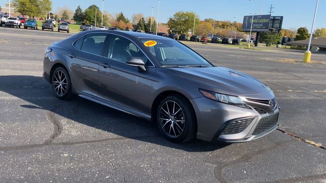 2022 Toyota Camry SE 2