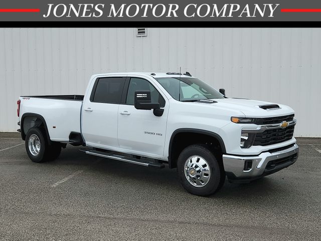 Summit White 2026 Chevrolet Silverado 3500HD Pickup Truck Four-Wheel Drive Automatic
