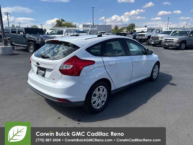 2012 Ford Focus SE 24