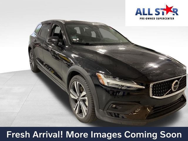 Onyx Black Metallic 2025 Volvo V60 Cross Country B5 Plus AWD Wagon All-Wheel Drive Automatic
