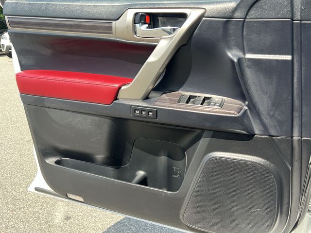 Used 2021  Lexus 460 Luxury image 33