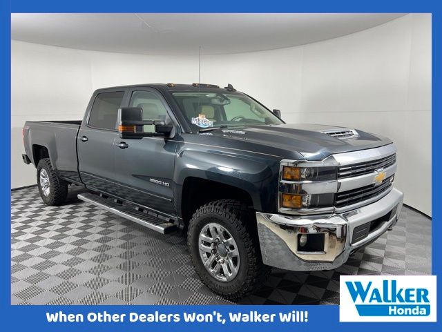 Gray (Graphite Metallic) 2017 Chevrolet Silverado 3500HD LT Crew Cab 4WD Pickup Truck Four-Wheel Drive 6-Speed Automatic