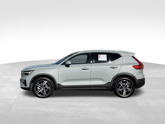 2024 Volvo XC40 B5 Core 2