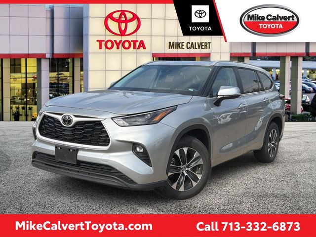 Celestial Silver Metallic 2025 Toyota Highlander SUV / Crossover Front-Wheel Drive 8-Speed Automatic