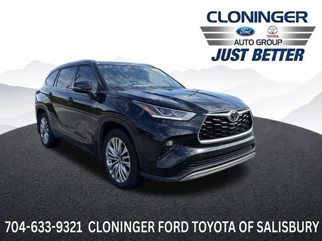 Midnight Black Metallic 2025 Toyota Highlander SUV / Crossover All-Wheel Drive 8-Speed Automatic