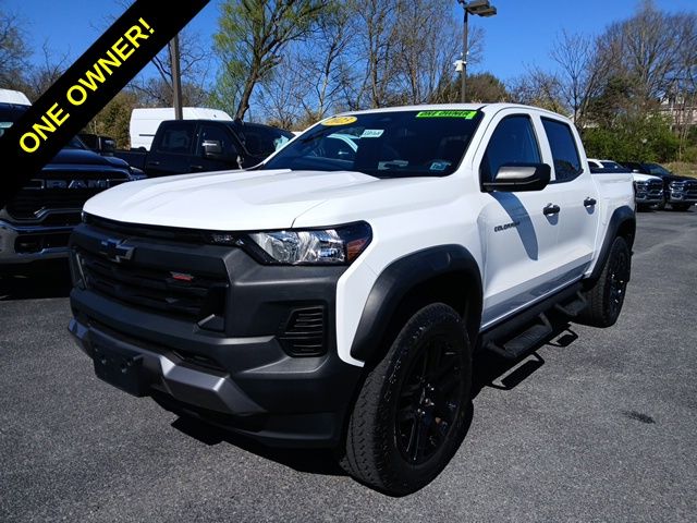 Summit White 2023 Chevrolet Colorado Trail Boss Crew Cab 4WD Pickup Truck Four-Wheel Drive 8-Speed Automatic