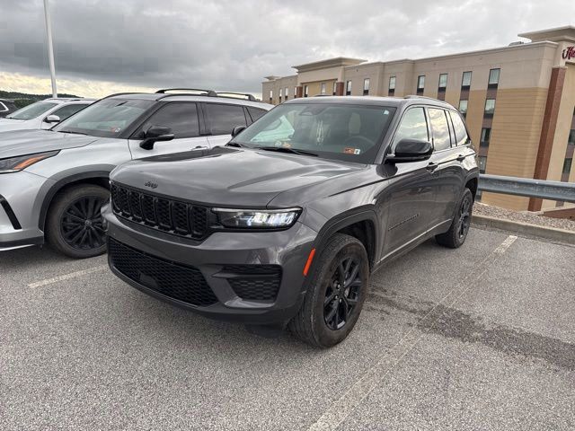 Baltic Gray Metallic Clearcoat 2024 Jeep Grand Cherokee Altitude 4WD SUV / Crossover Four-Wheel Drive 8-Speed Automatic