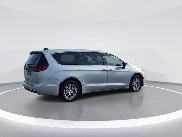 Used 2024 Silver Chrysler Touring L image 8