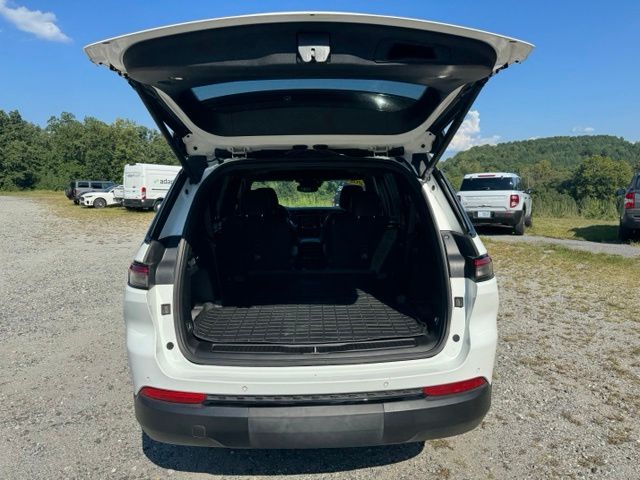 Used 2022 White Jeep Altitude image 7