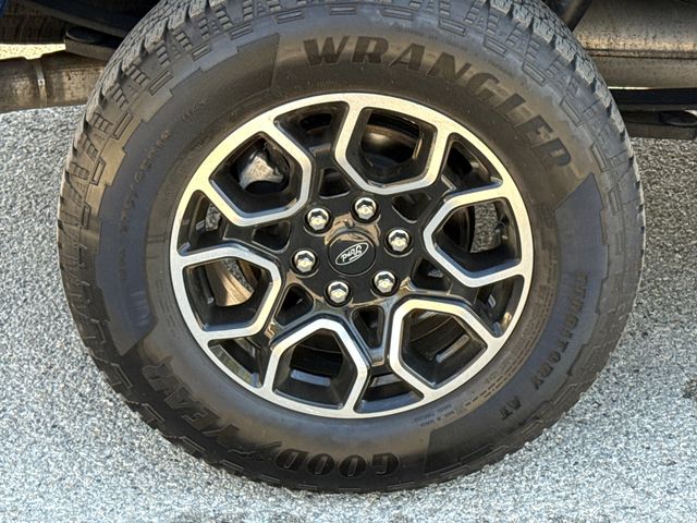 Used 2023 Blue Ford XLT image 9