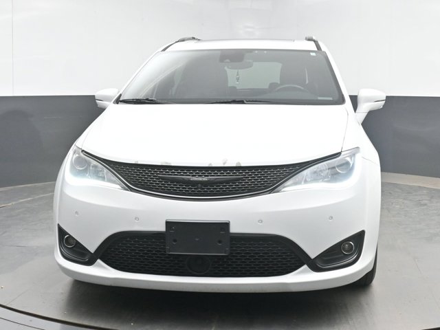 Used 2018 White Chrysler Limited image 3