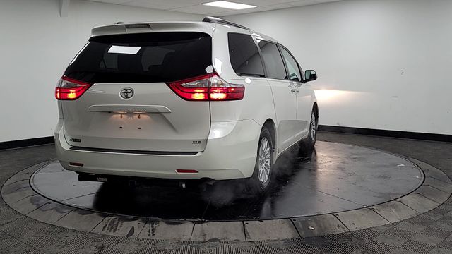 2015 – Toyota – Sienna