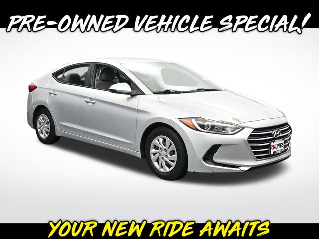 Symphony Silver 2017 Hyundai Elantra SE FWD Sedan Front-Wheel Drive 6-Speed Automatic