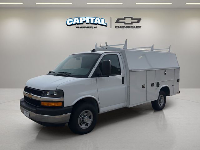 Summit White 2025 Chevrolet Express Chassis Van Rear-Wheel Drive 8-Speed Automatic