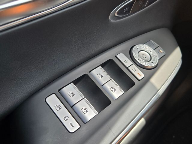 2025 Genesis Gv70 - $42,897